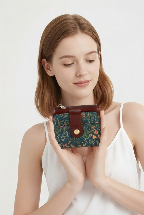 Cassis Tuscan Fields Bifold Wallet
Color: Tuscan Fields Print
